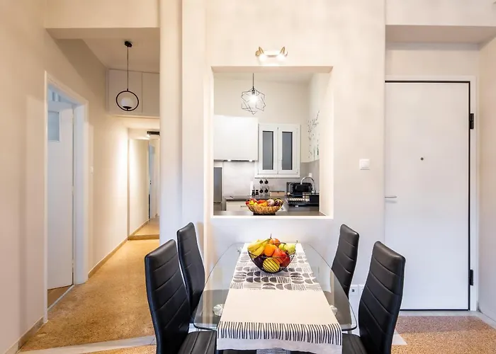 Renovated Apartment Near Acropolis